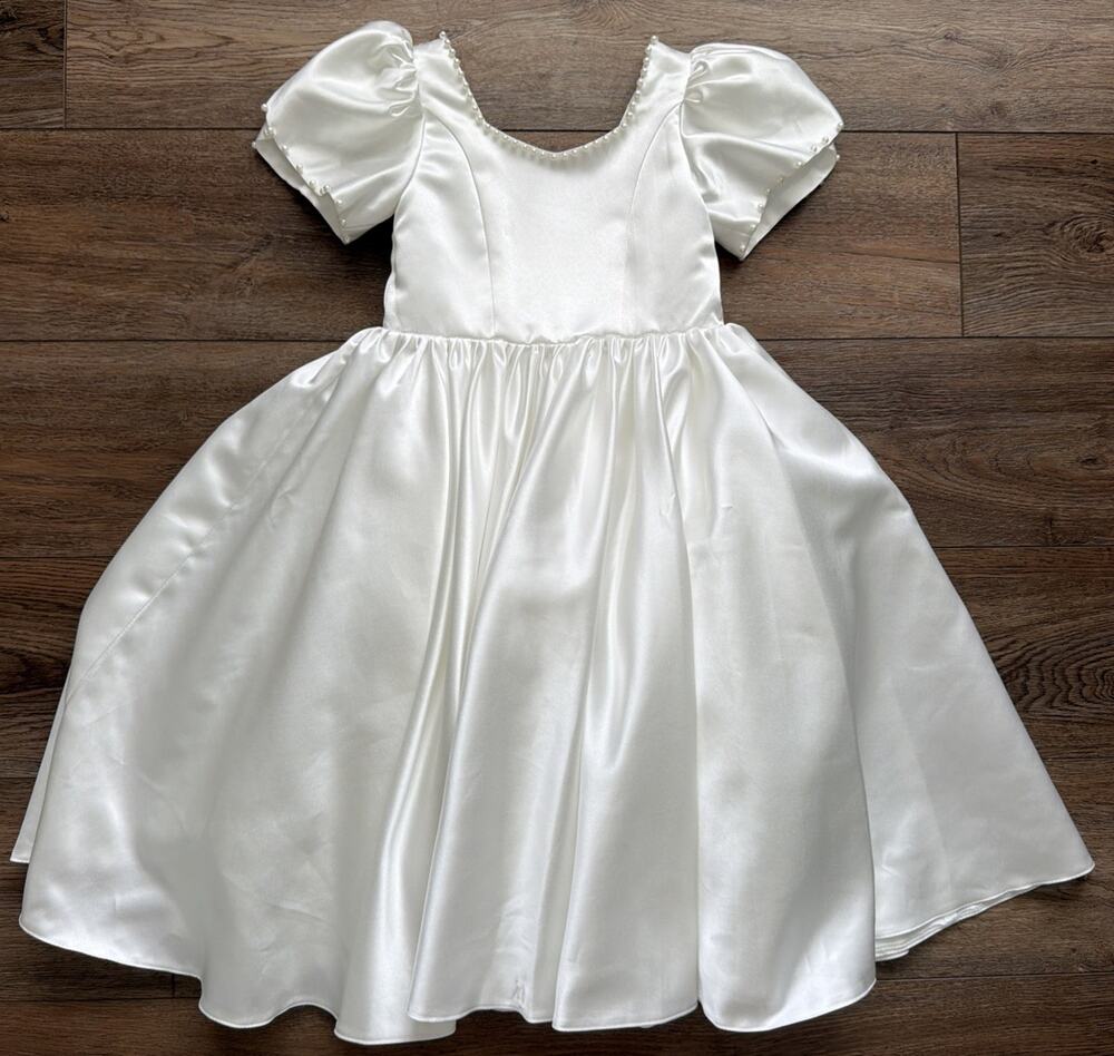 JJ's House A-Line Bow Satin Flower Girl Dress Size 5 Ivory Puff Sleeves Pearls